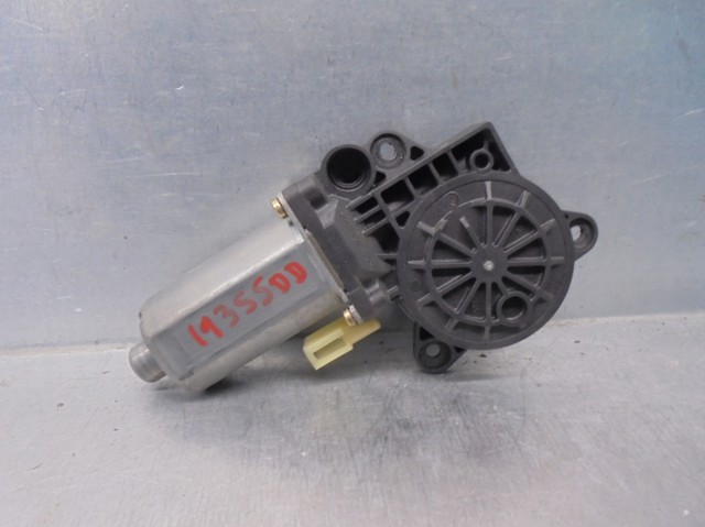 FORD 0130821939 Motor del elevalunas de la puerta delantera derecha  comprar en Ponferrada