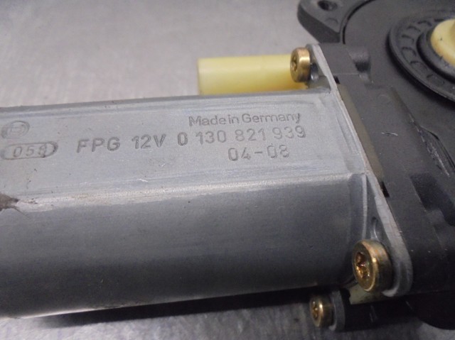 0130821939 FORD Motor del elevalunas de la puerta delantera derecha  en stock Gandía