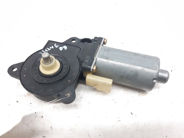 0130821939 Motor del elevalunas de la puerta delantera derecha  en stock Granada