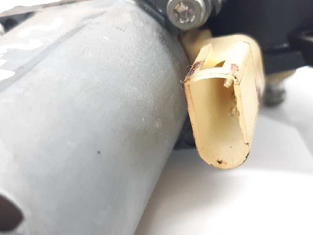 0130821939 Motor del elevalunas de la puerta delantera derecha  comprar en Pontevedra