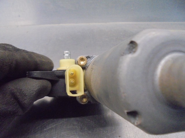0130821939 Motor del elevalunas de la puerta delantera derecha  disponible Burgos