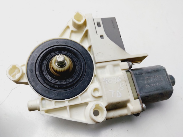 PEUGEOT 0130822200 Motor del elevalunas de la puerta delantera izquierda  disponible Valladolid
