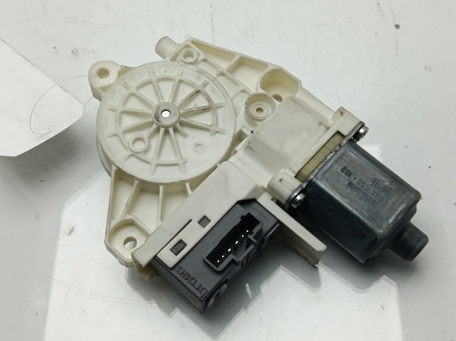 PEUGEOT 0130822200 Motor del elevalunas de la puerta delantera izquierda  comprar en Murcia