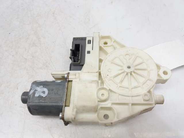 0130822200 PEUGEOT Motor del elevalunas de la puerta delantera izquierda  disponible Ourense