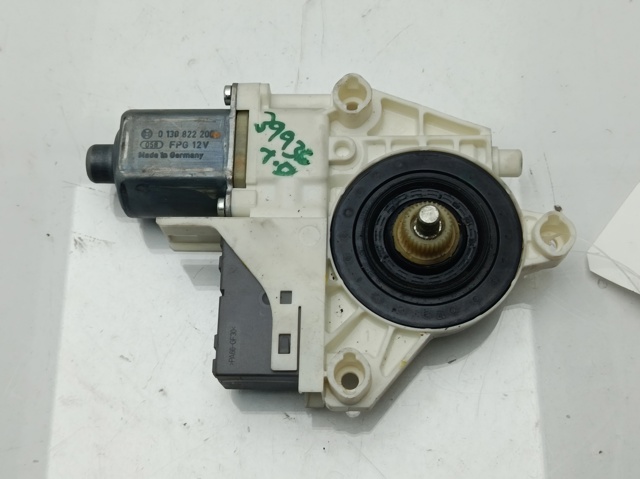 0130822200 PEUGEOT Motor del elevalunas de la puerta delantera izquierda  disponible Ourense