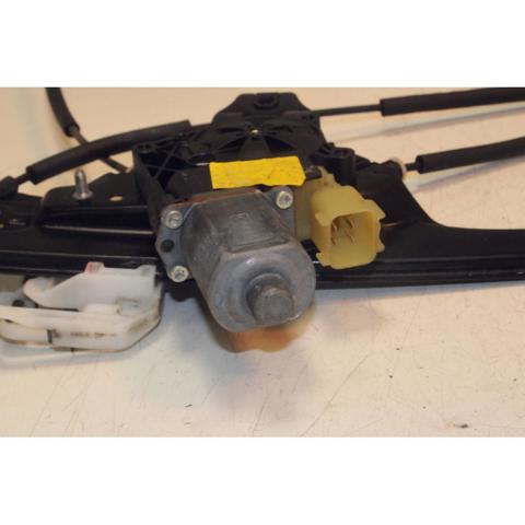 0130822733 FORD Motor del elevalunas de la puerta delantera derecha  disponible Vigo