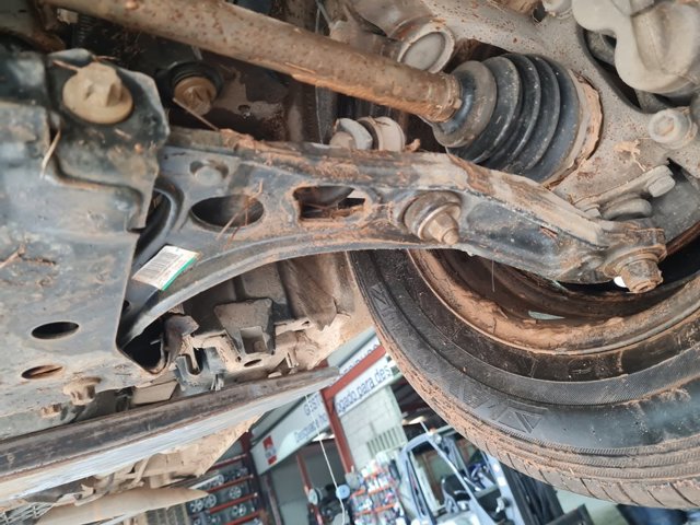 01374223080 PEUGEOT Brazo inferior izquierdo de la suspensión delantera  disponible Ourense