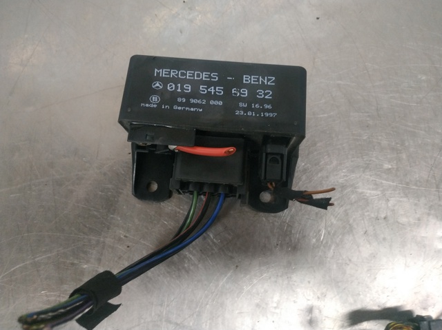 Relé de precalentamiento 0195456932 MERCEDES