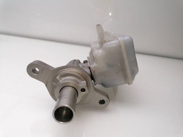 RENAULT 0204051558 Cilindro principal de freno  disponible Lugo