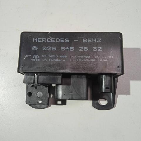 0255452832 MERCEDES Relé de los calentadores  en stock Huelva