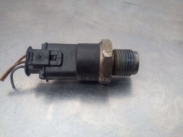 Sensor de la presión del combustible 0281002568 RENAULT