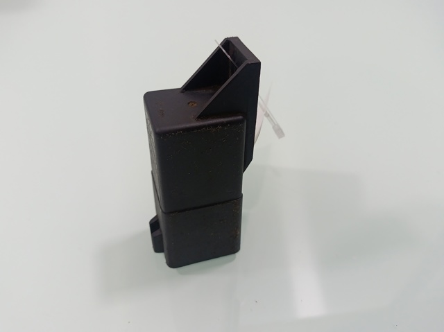 Relé de precalentamiento 0281003024 IVECO