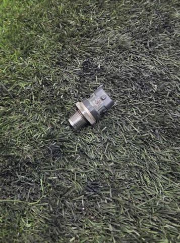 Sensor de la presión del combustible 0281006187 NISSAN