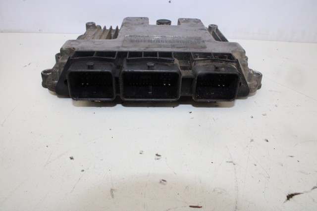 RENAULT 0281011390 Unidad de control del motor (ECU)  disponible Valladolid