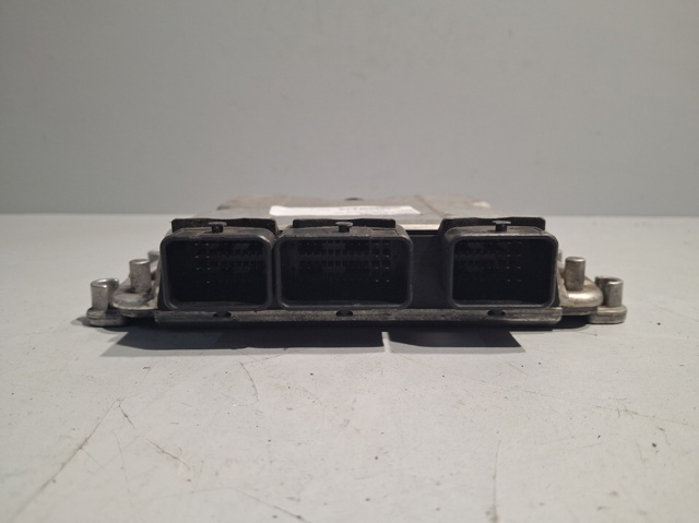 0281011525 PEUGEOT ECU  en stock Huelva