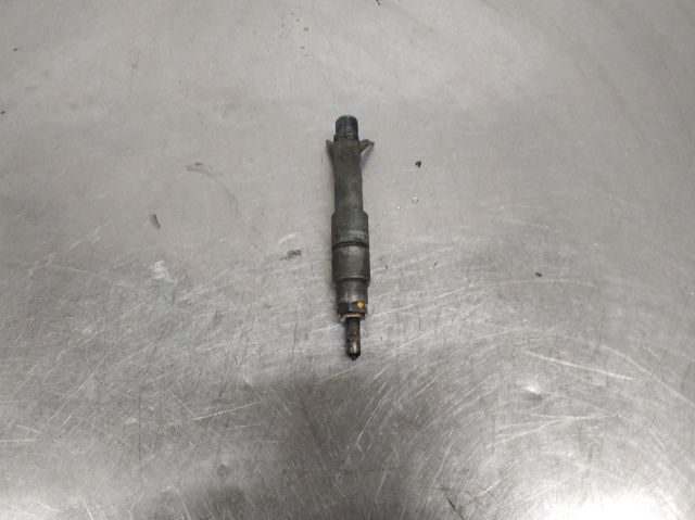 Comprar Inyector de combustible Audi A6  4A5 a bajo precio
