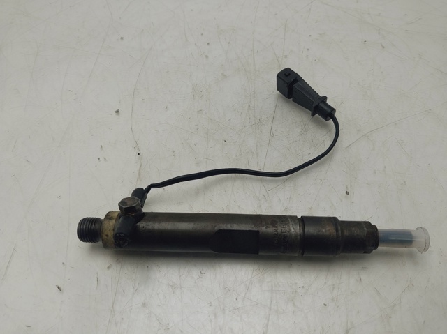 028130201J Inyector de combustible  comprar en Reus