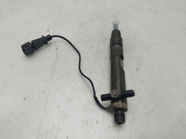 VAG 028130201J Inyector de combustible  disponible España
