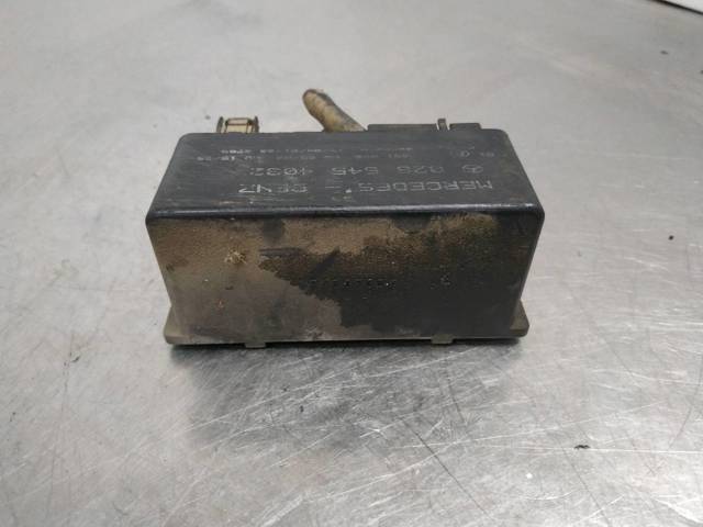 Relé de bujía de precalentamiento Mercedes CLK C209