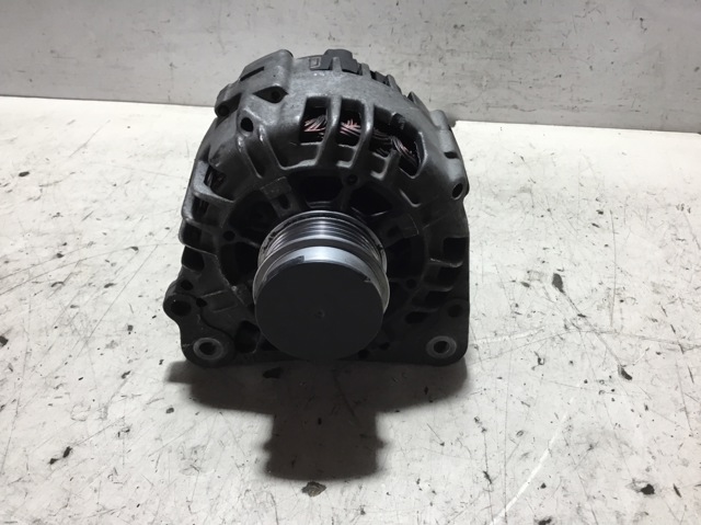 VAG 028903029E Alternador  en stock Salamanca