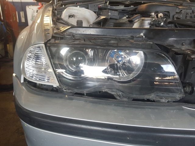 Faro derecho 0301089276 BMW