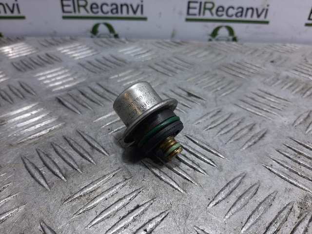 Regulador de presión de combustible, rampa de inyectores Volkswagen Passat 3A5, 351, 315