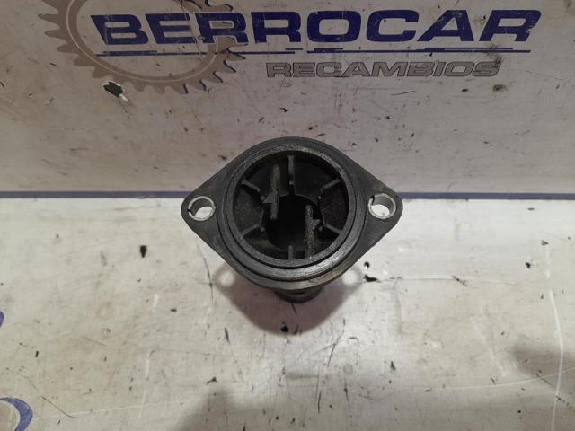038121121 Brida del sistema de refrigeración (triple unión)  disponible Utrera