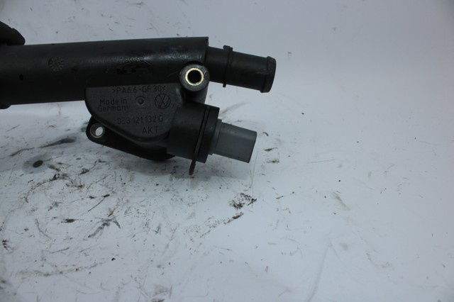 VAG 038121132G Brida del sistema de refrigeración (triple unión)  disponible España
