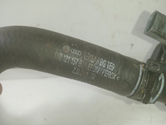 038121132G VAG Brida del sistema de refrigeración (triple unión) comprar Bilbao