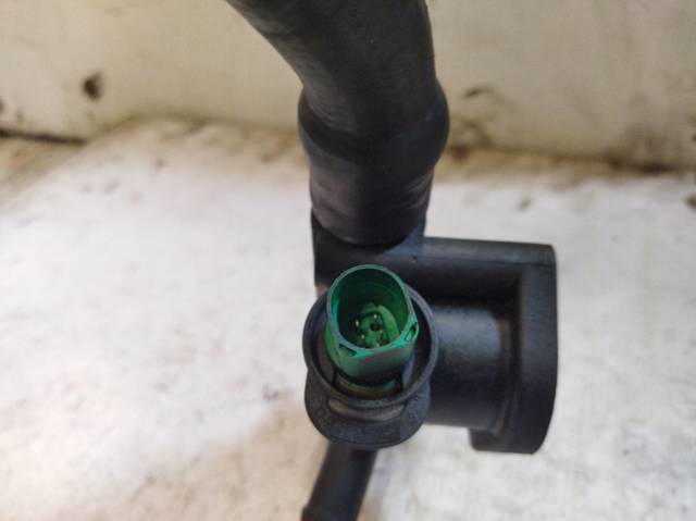 038121133 VAG Brida del sistema de refrigeración (triple unión)  disponible Ourense