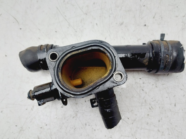 VAG 038121133 Brida del sistema de refrigeración (triple unión)  disponible España