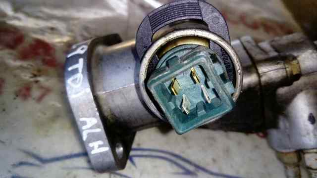 038121133A Brida del sistema de refrigeración (triple unión)  en stock Granada