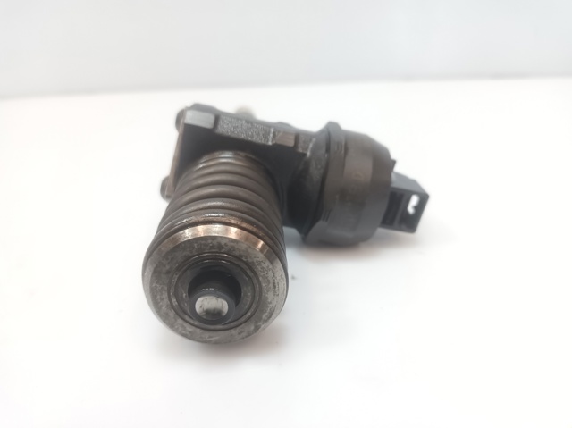 038130073AK VAG Inyector de combustible  disponible Ourense