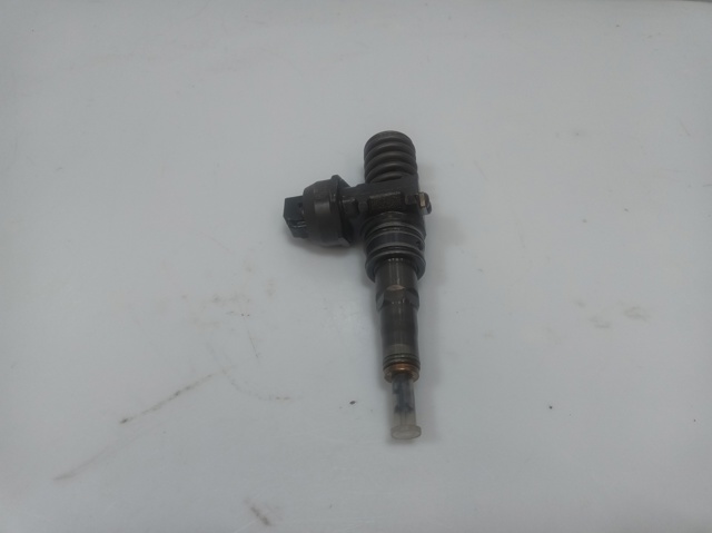 038130073AK Inyector de combustible  disponible Burgos