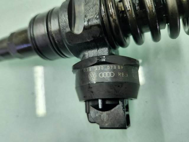 Inyector de combustible 038130073BN VAG