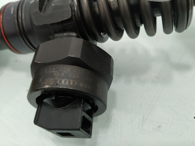 038130073F VAG Inyector de combustible  comprar en Jaén