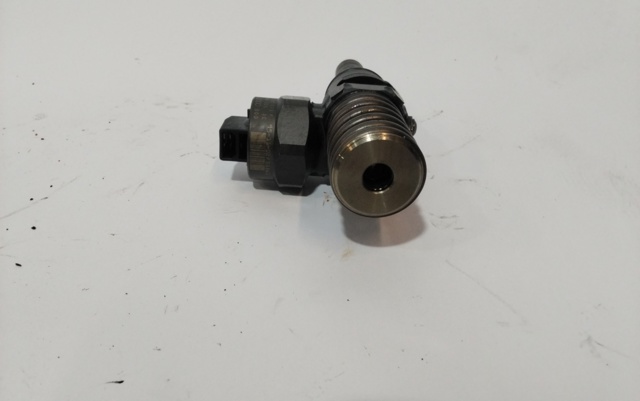 Inyector de combustible 038130073F VAG