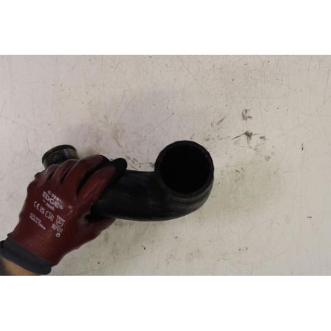Tubo flexible de aire de sobrealimentación inferior 038131111 VAG