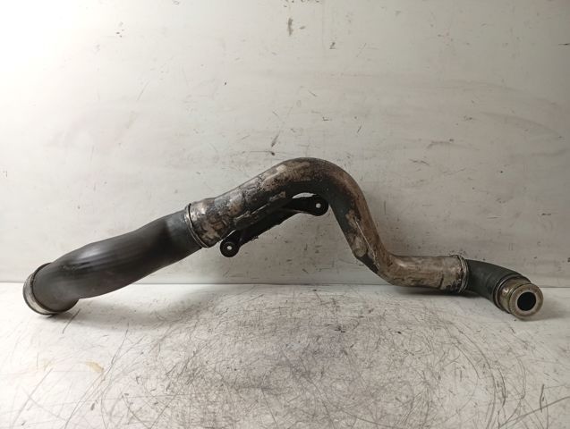 Tubo flexible de aire de sobrealimentación inferior 038131111 VAG