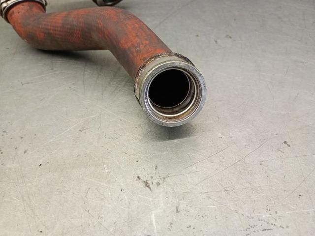 Tubo flexible de aire de sobrealimentación inferior 038131111 VAG