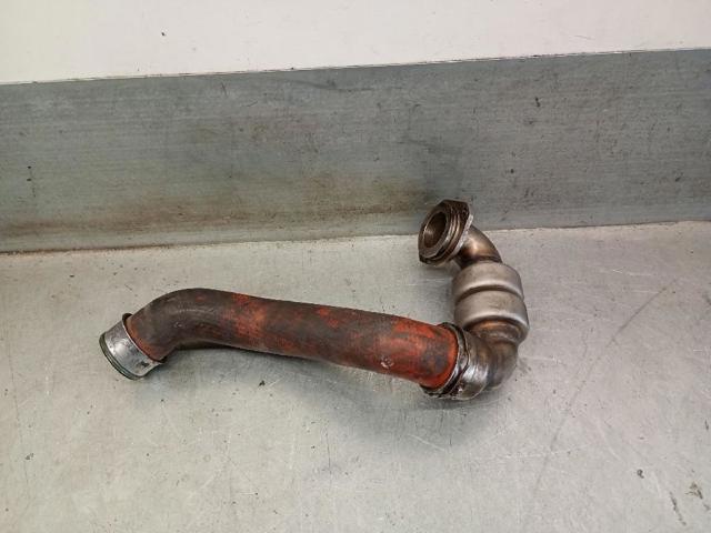 Tubo flexible de aire de sobrealimentación inferior 038131111 VAG