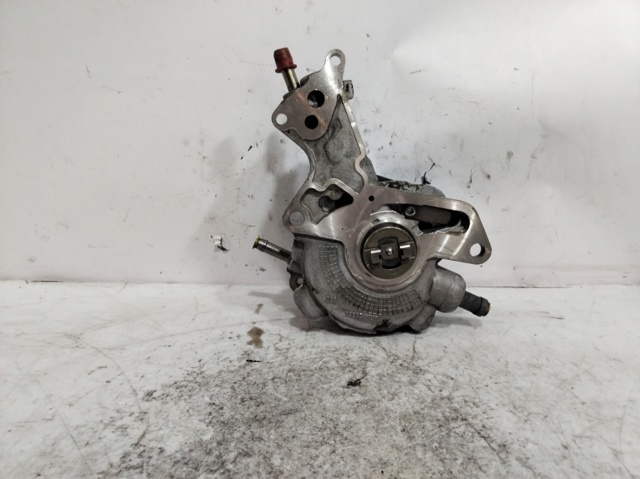038145209E Bomba tándem de combustible  disponible Utrera