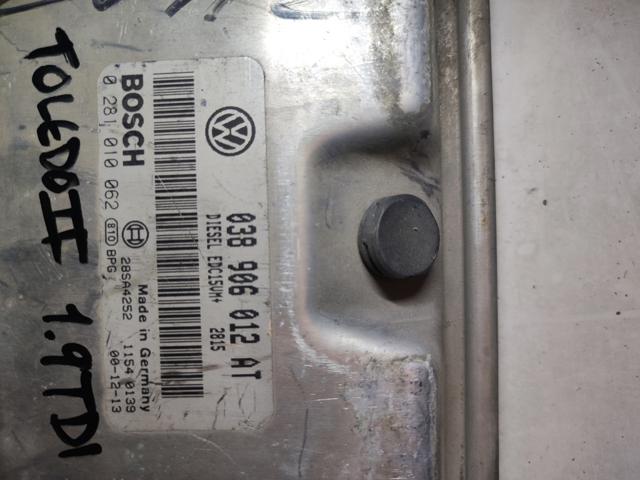 038906012AT Unidad de control del motor (ECU)  comprar en Reus