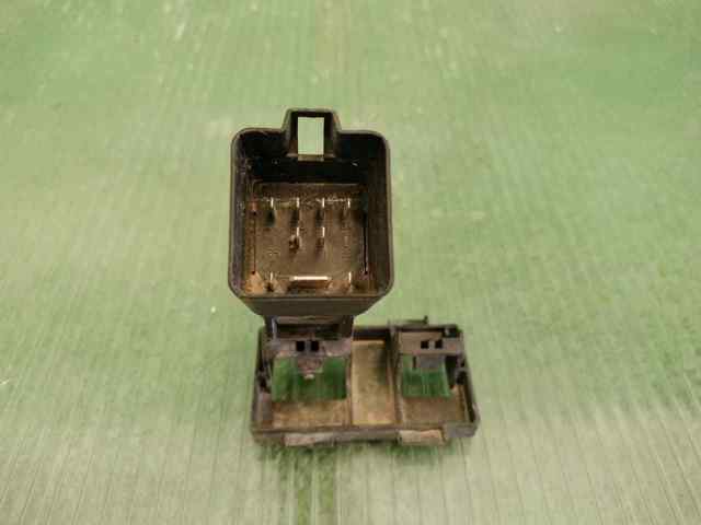 Relé de bujía de precalentamiento Volkswagen Polo 4 9N1