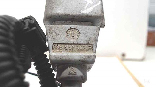 Sensor de posición del cigüeñal 038957147 VAG