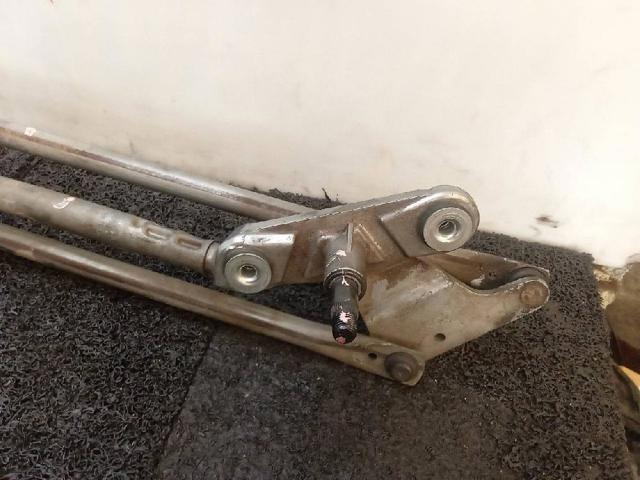 0390241777 RENAULT Motor del limpiaparabrisas  disponible Ourense