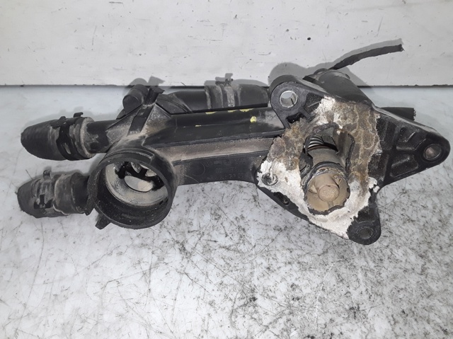 VAG 03C121111B Caja de termostato  en stock Salamanca