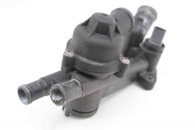 03C121111B VAG Caja de termostato comprar Bilbao