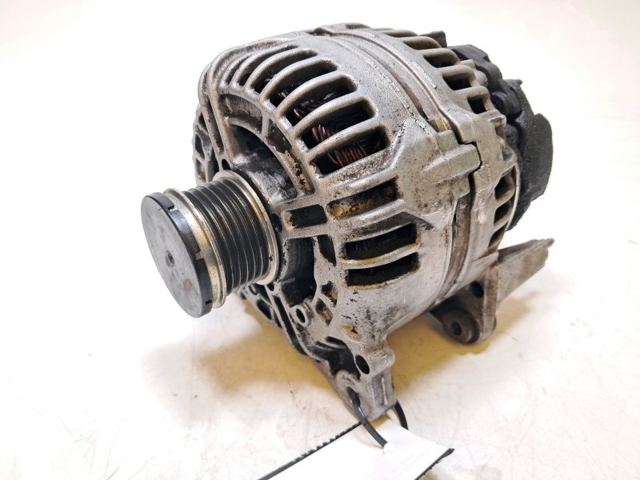 VAG 03C903023A Alternador  en stock Salamanca