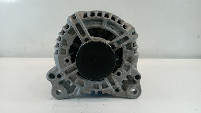VAG 03F903023D Alternador  en stock Valencia